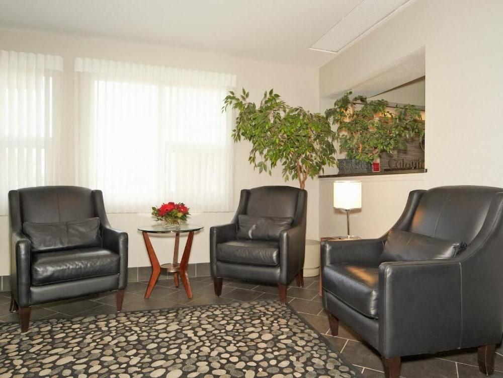 Colonial Square Inn & Suites Saskatoon Ngoại thất bức ảnh
