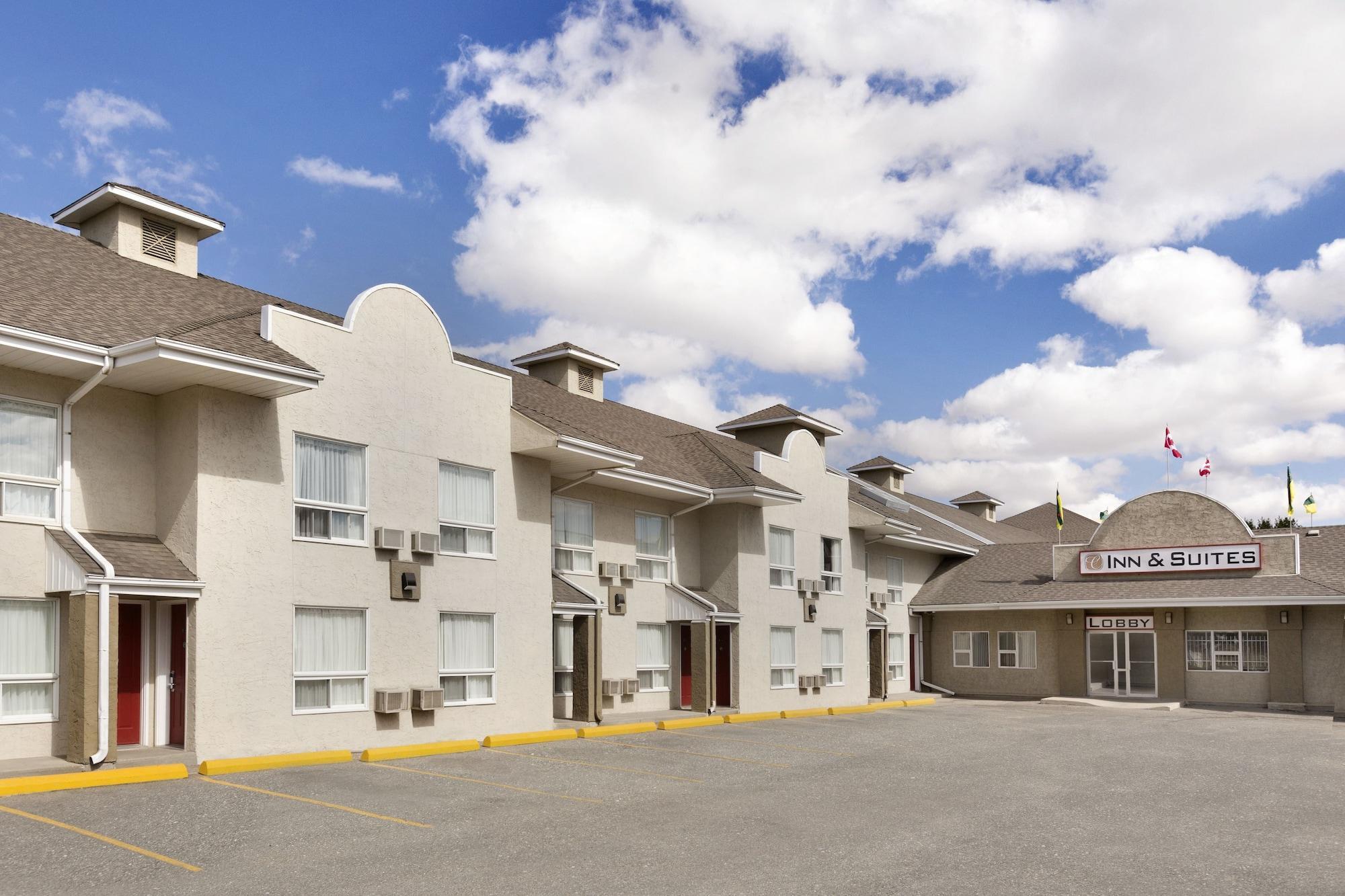 Colonial Square Inn & Suites Saskatoon Ngoại thất bức ảnh