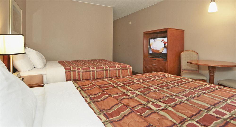 Colonial Square Inn & Suites Saskatoon Ngoại thất bức ảnh