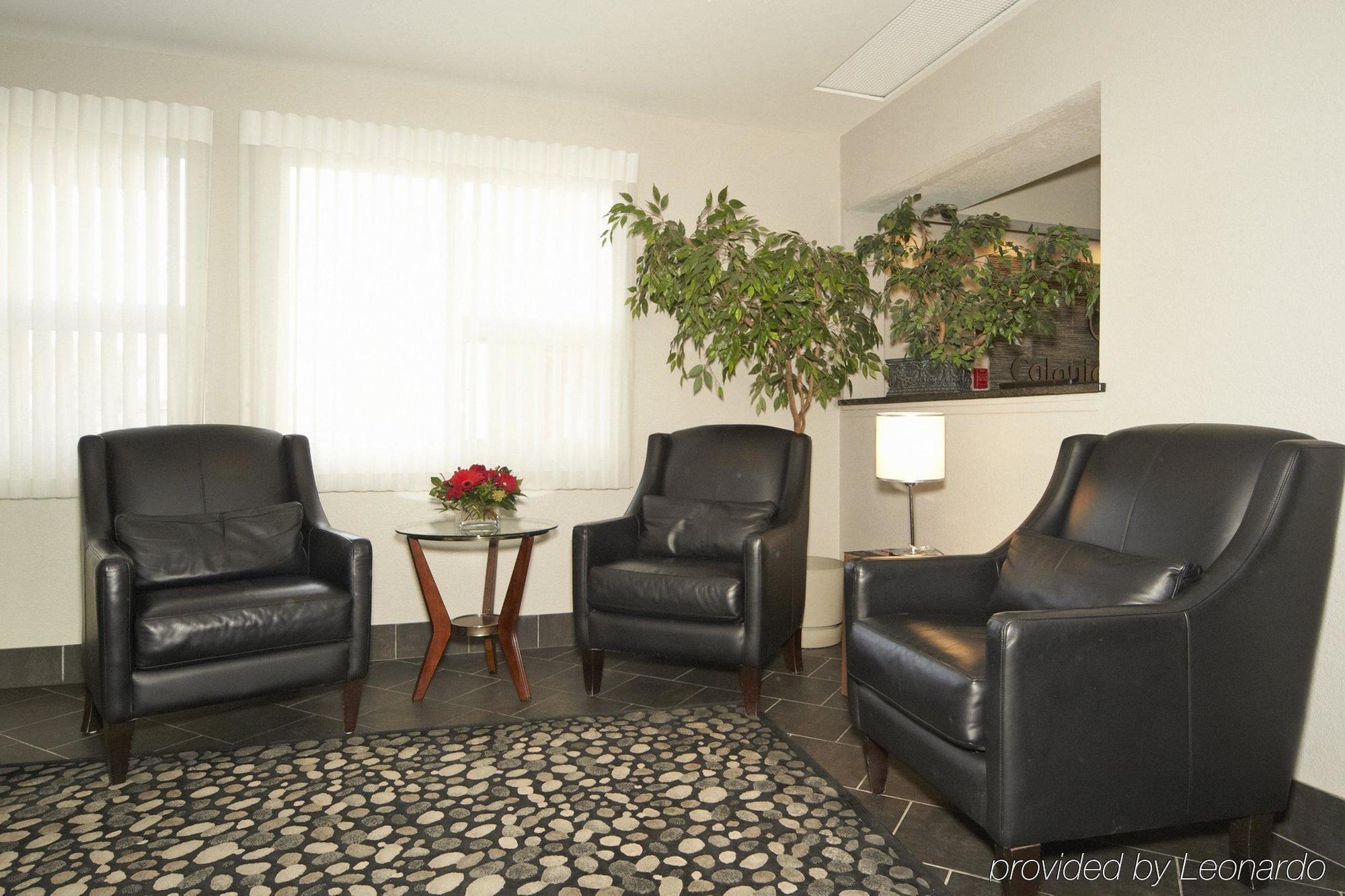 Colonial Square Inn & Suites Saskatoon Ngoại thất bức ảnh