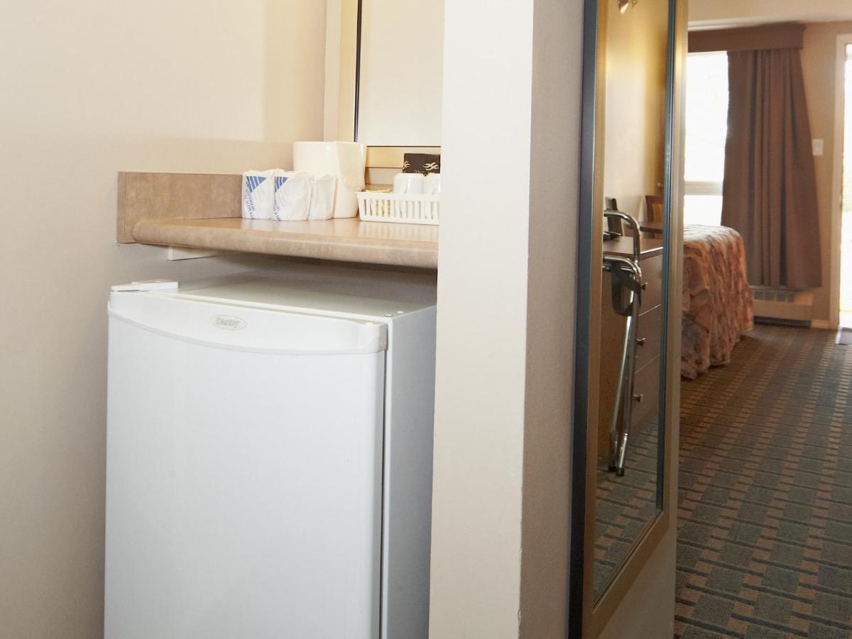 Colonial Square Inn & Suites Saskatoon Phòng bức ảnh
